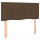 sengegavl med LED-lys 90x5x78/88 cm stof mørkebrun