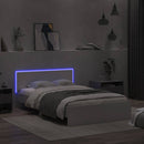 sengeramme med sengegavl og LED-lys 140x200 cm hvid