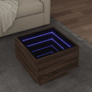 sidebord med LED-lys 40x40x30 cm konstrueret træ brunt eg