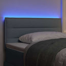 LED sengegavl med LED-lysstrimler Lysegrå 80 cm Stof