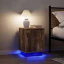 sengeskabe 2 stk. med LED-lys 38x34x50 cm røget egetræsfarve