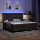 Box spring seng med LED-lysstrimler Mørkebrun 200 x 200 cm Stof